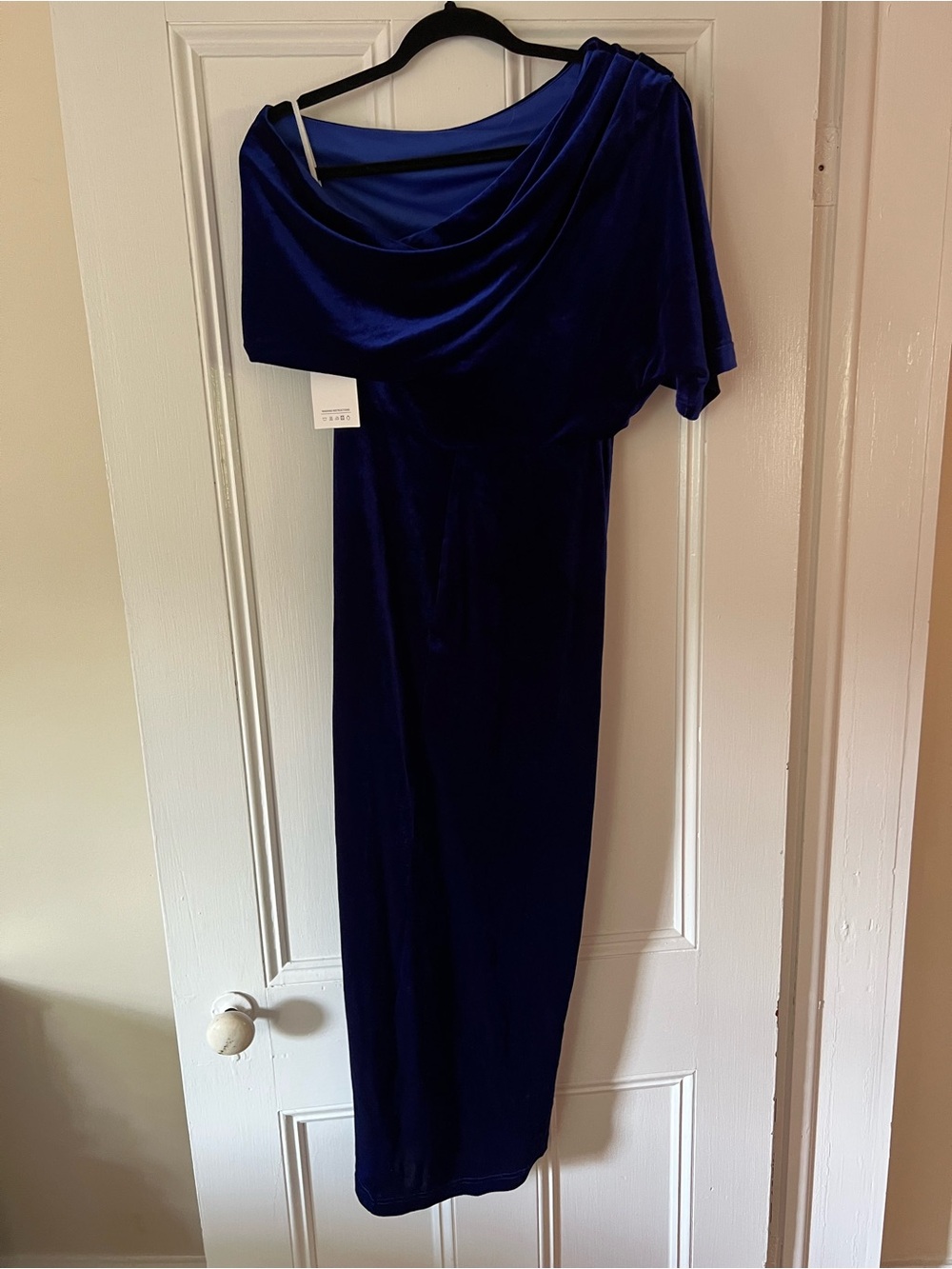 Elegant One-Shoulder stretch Velvet Maxi Dress in Deep Blue